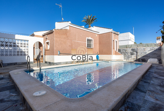 Detached Villa - Wiederverkauf - Torrevieja - Urbanización San Luis