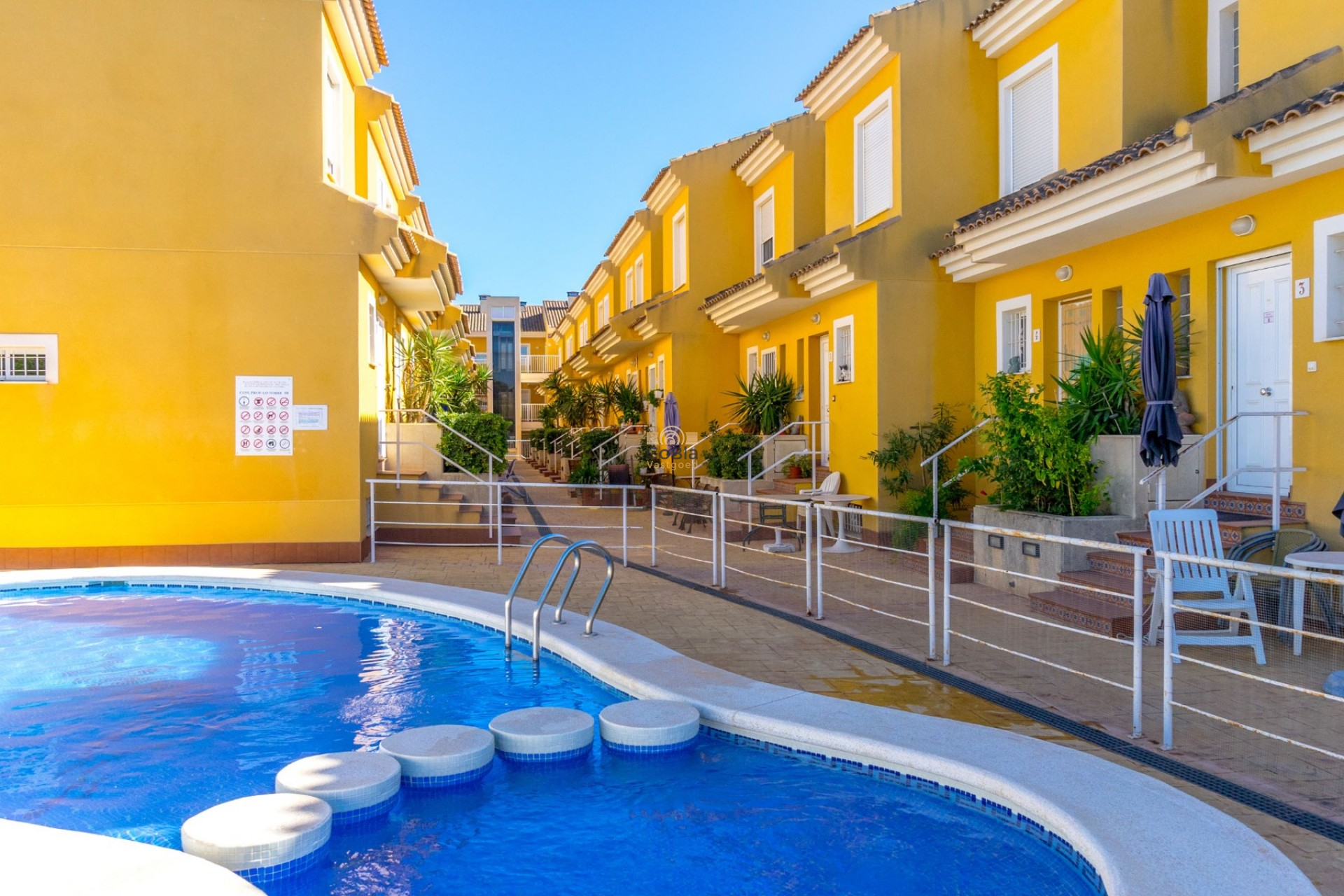 Resale - Townhouse - Ciudad Quesada - Pueblo Bravo