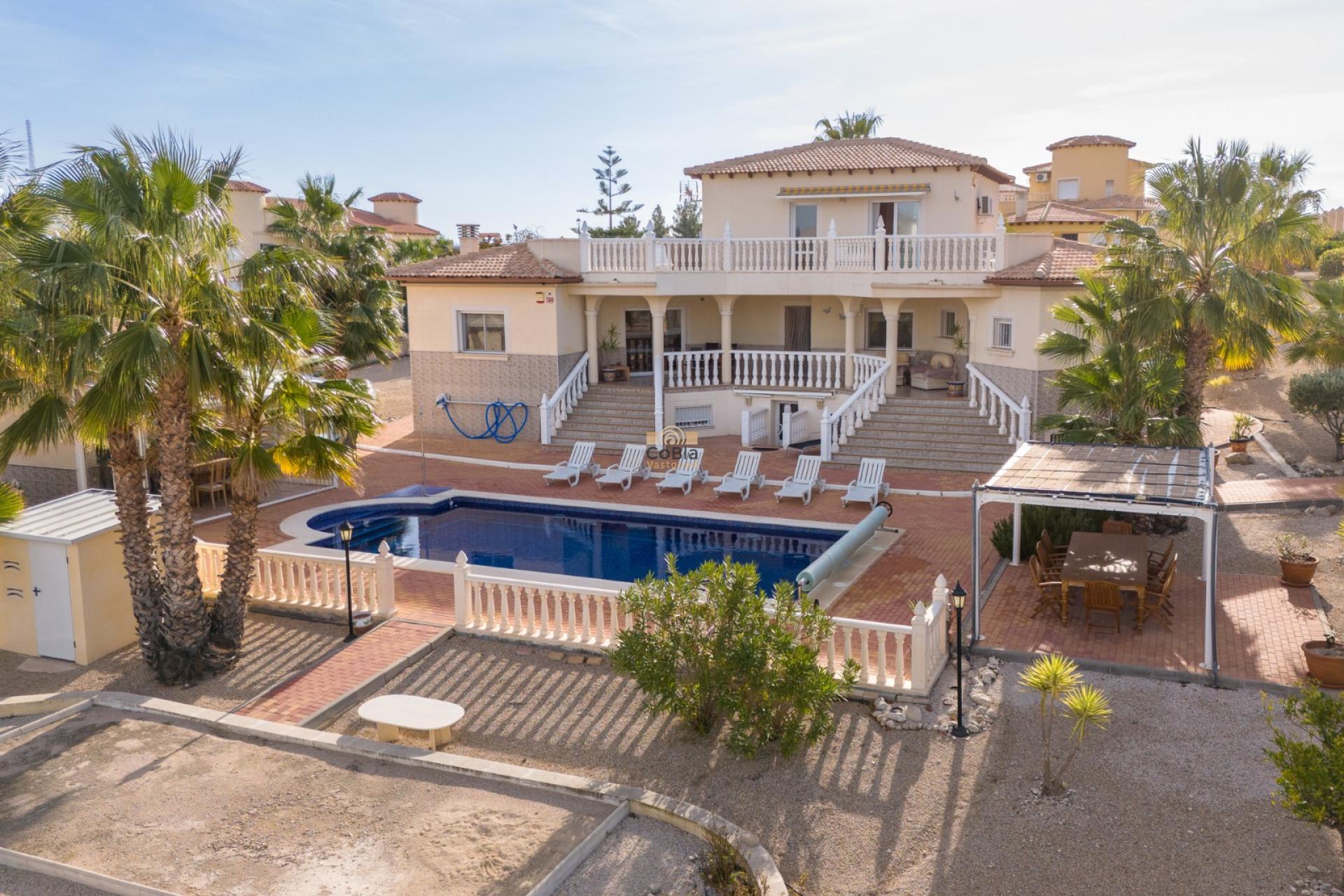 Resale - Villa - Campos del Rio