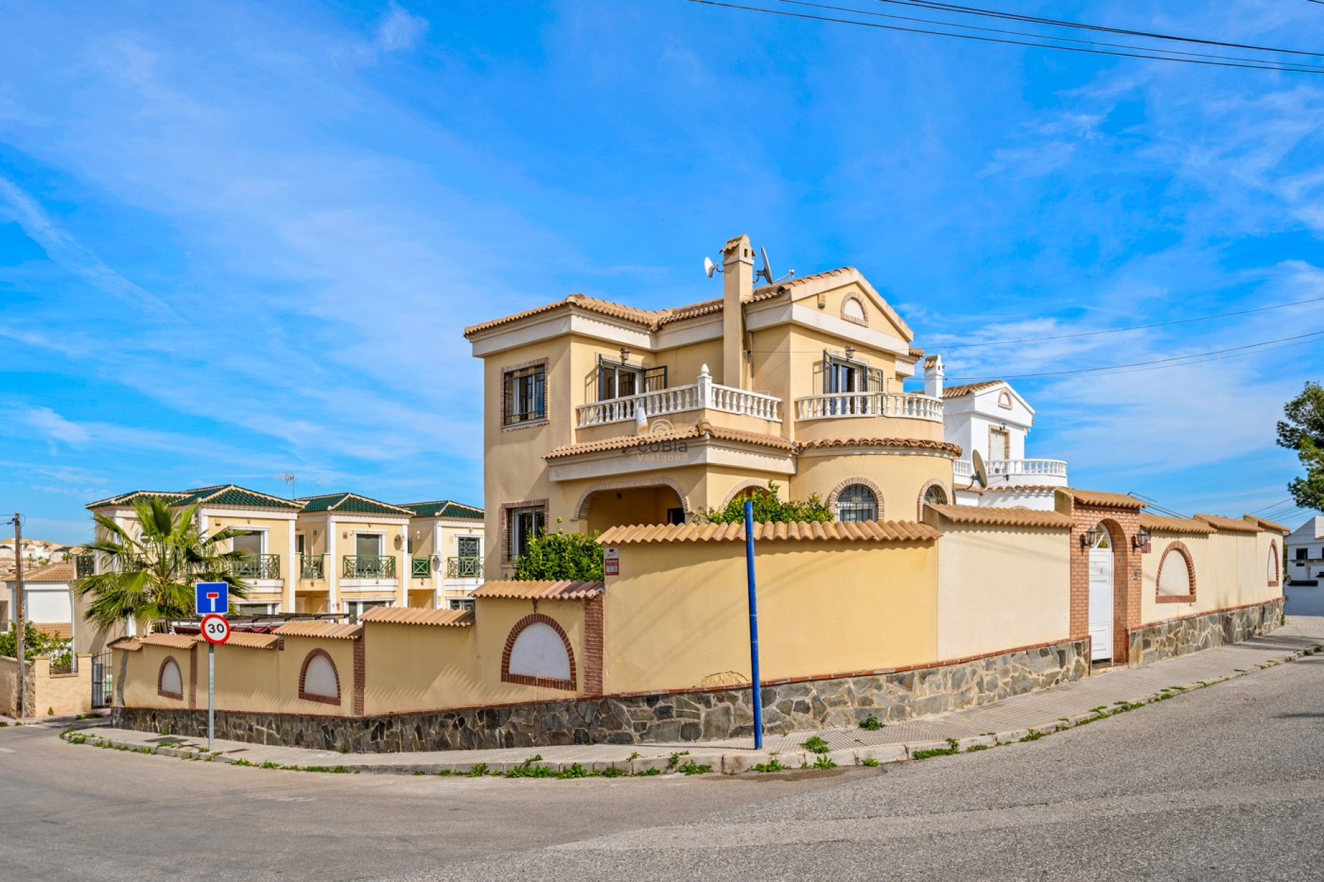 Resale - Villa - Orihuela Costa - Castillo de Don Juan