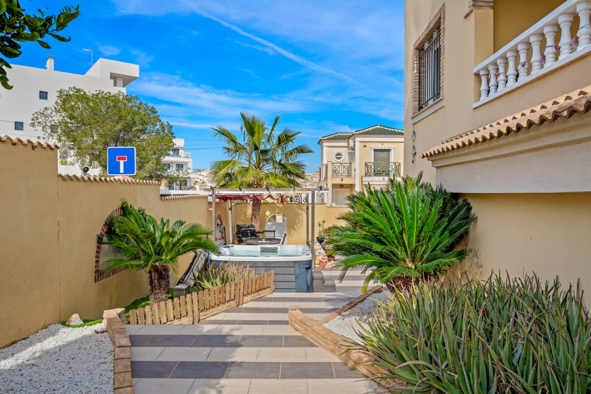 Resale - Villa - Orihuela Costa - Castillo de Don Juan