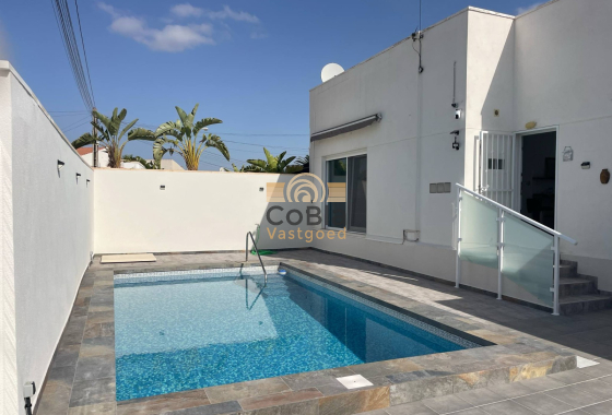 Villa - Herverkoop - Torrevieja - San Luis