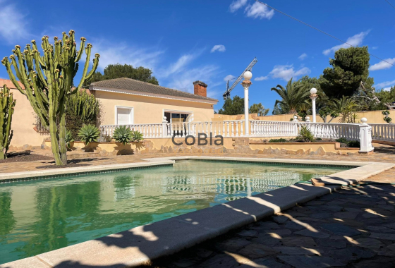Villa - Resale - Orihuela Costa - MT-13209