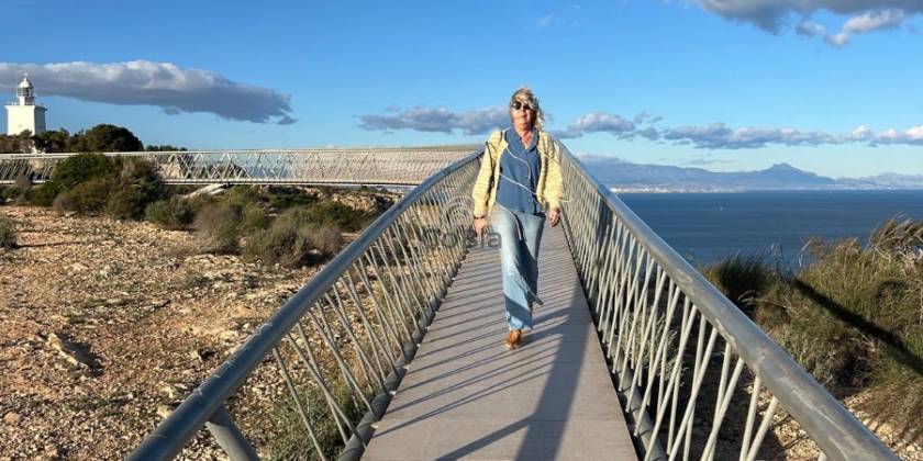 De adembenemende skywalk in Santa Pola 