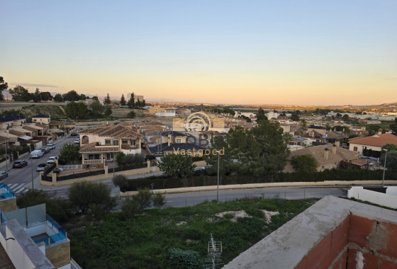 Neue Gebäude - Stadthaus - Bigastro - pueblo