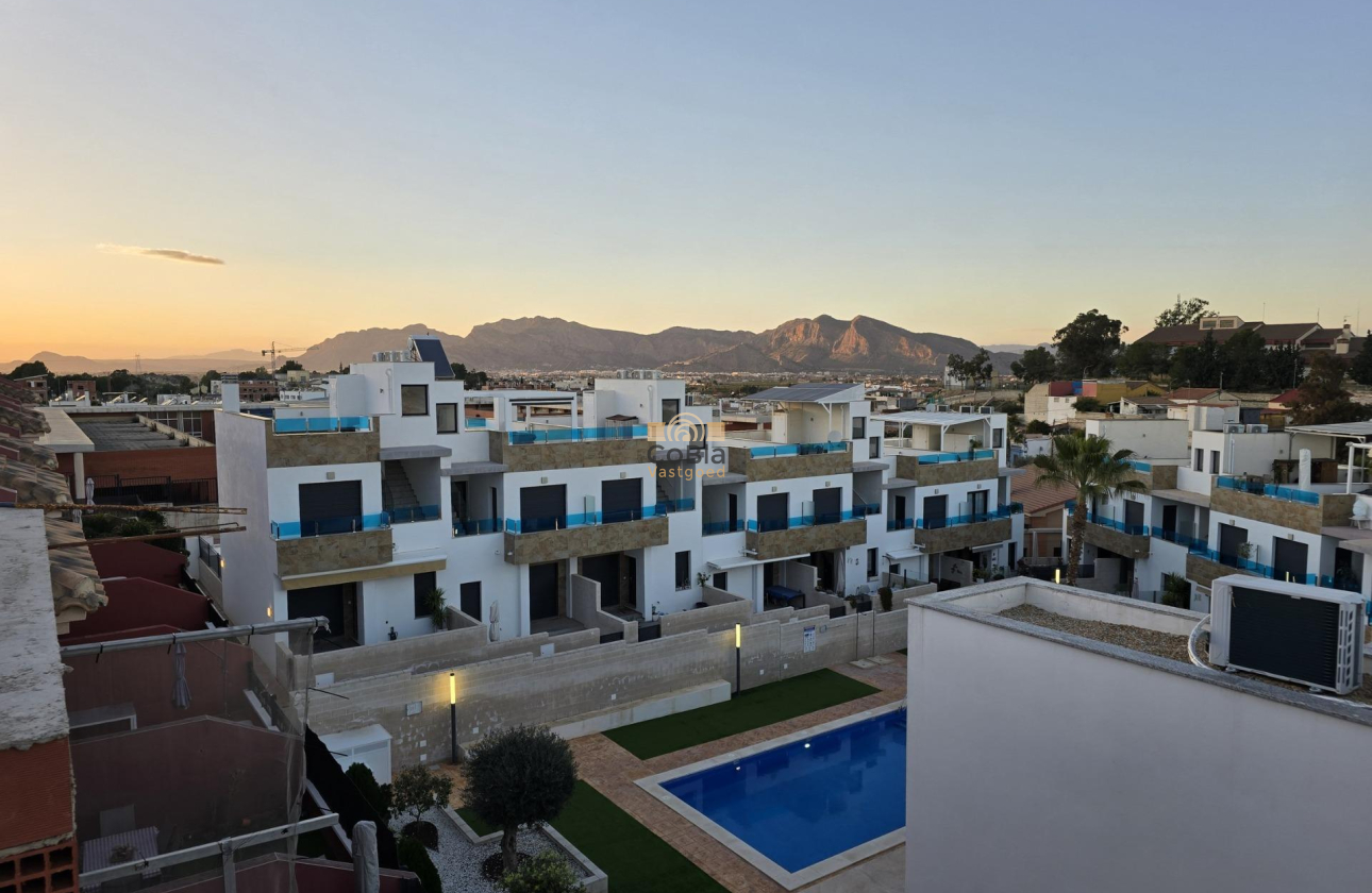 Neue Gebäude - Stadthaus - Bigastro - pueblo