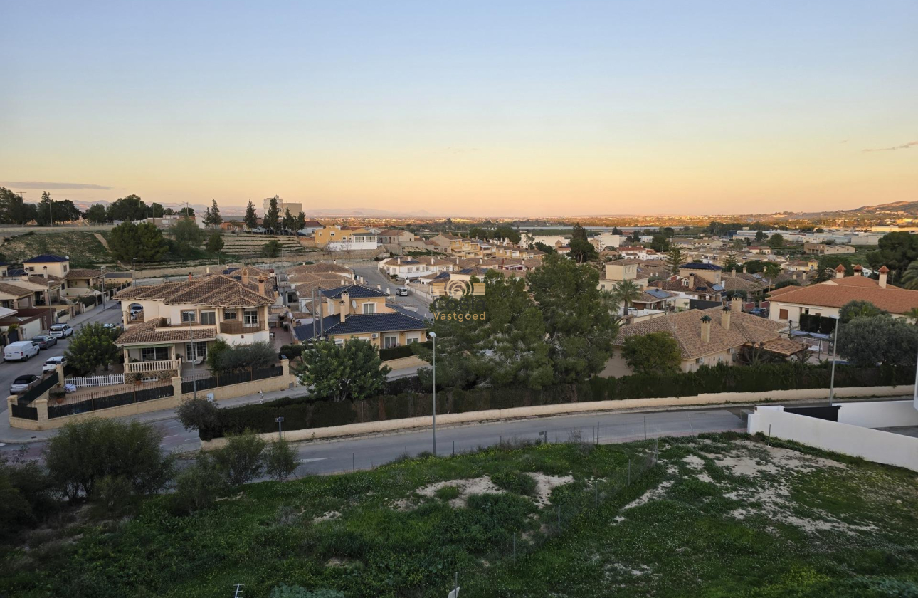 Neue Gebäude - Stadthaus - Bigastro - pueblo