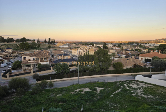 Neue Gebäude - Stadthaus - Bigastro - pueblo