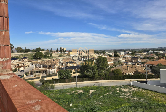 Neue Gebäude - Stadthaus - Bigastro - pueblo