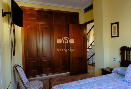 Herverkoop - Finca Country Property - Orihuela