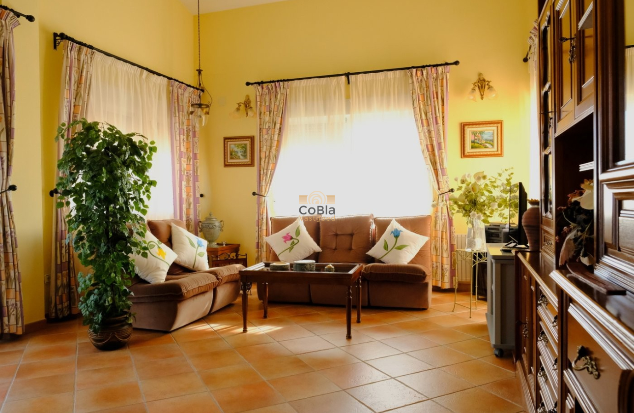 Herverkoop - Finca Country Property - Orihuela