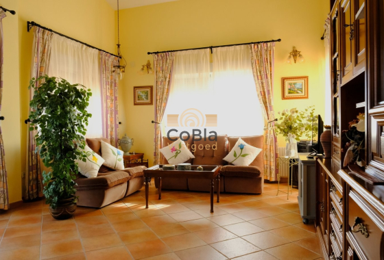 Herverkoop - Finca Country Property - Orihuela