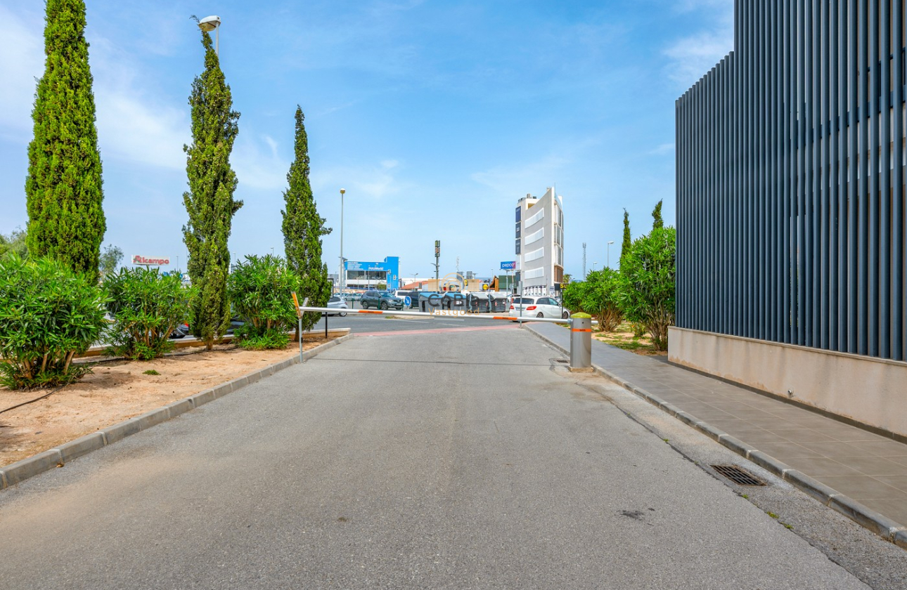 Resale - Apartments - Orihuela Costa - La Zenia