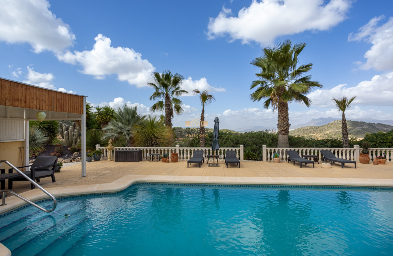 Herverkoop - Detached Villa - La Zarza