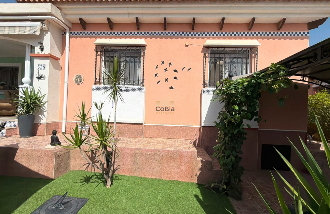 Herverkoop - Detached Villa - Los Montesinos - La Herrada
