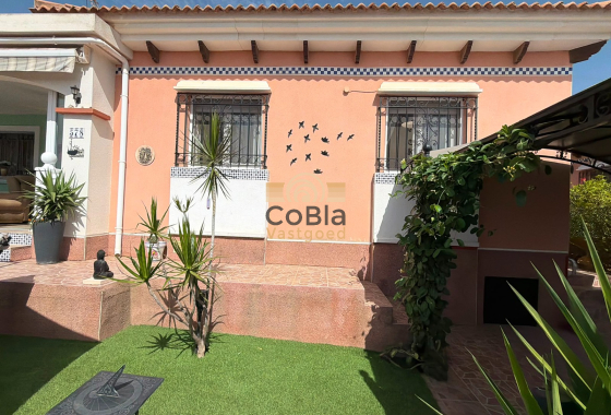Herverkoop - Detached Villa - Los Montesinos - La Herrada