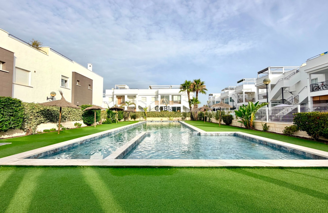 Resale - Apartment - Torrevieja - Aguas Nuevas
