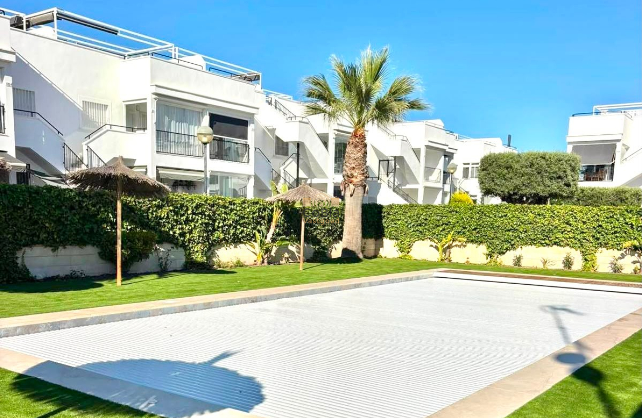 Resale - Apartment - Torrevieja - Aguas Nuevas