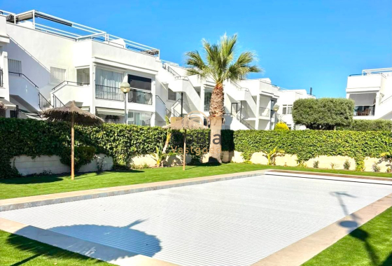 Resale - Apartment - Torrevieja - Aguas Nuevas