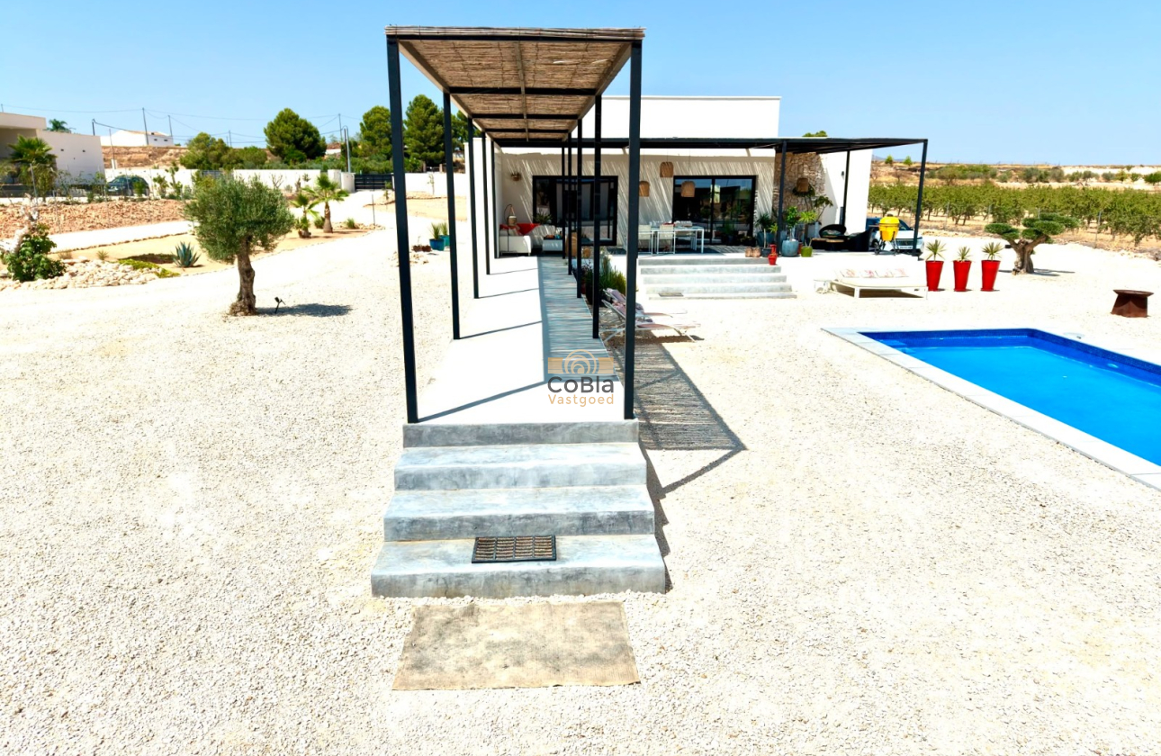 Herverkoop - Detached Villa - Pinoso