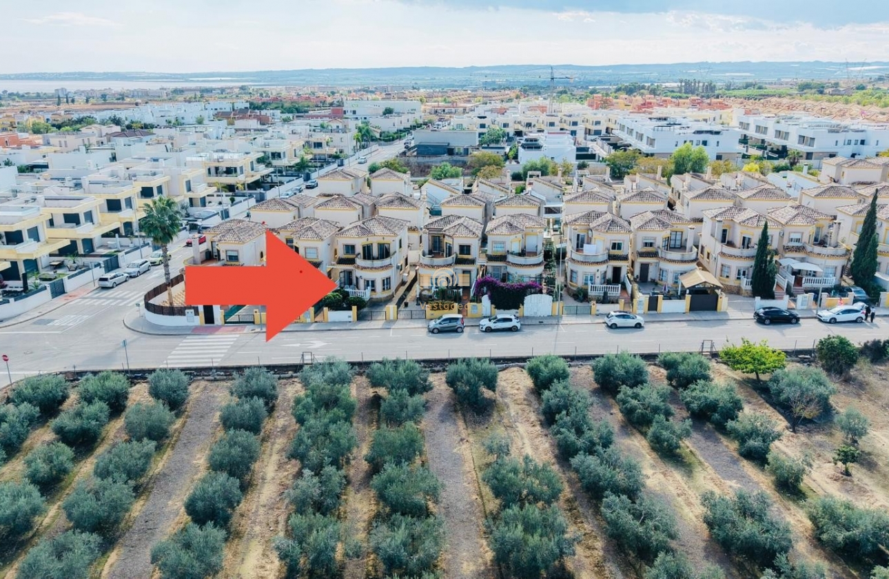 Herverkoop - Detached Villa - Los Montesinos - La Herrada