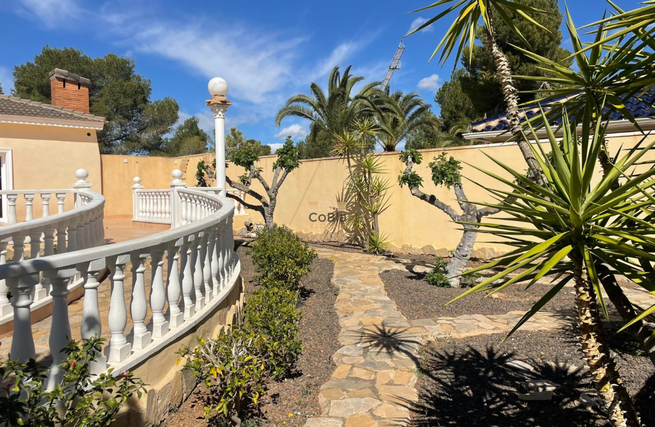 Resale - Villa - Orihuela Costa - Villamartín