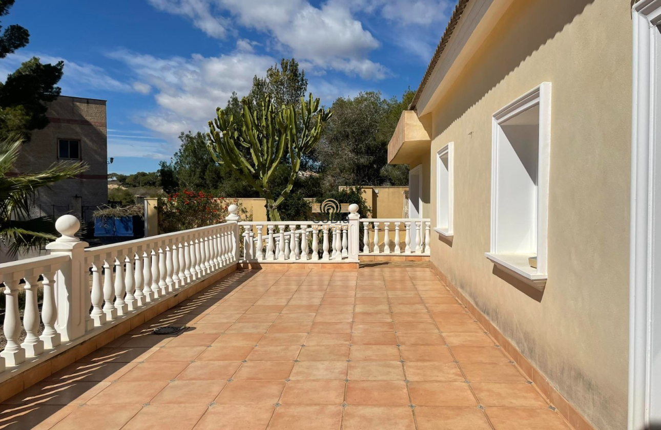 Resale - Villa - Orihuela Costa - Villamartín