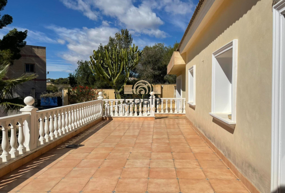 Resale - Villa - Orihuela Costa - Villamartín