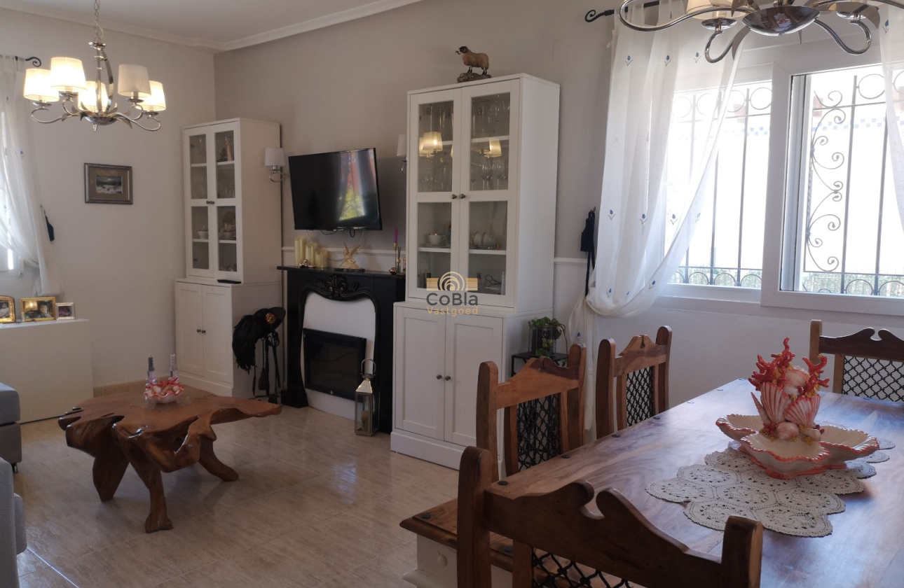 Resale - Villa - Los Montesinos - Los Montesinos - Urb. La Herrada