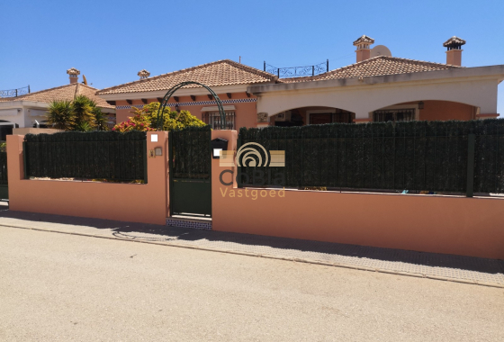 Resale - Villa - Los Montesinos - Los Montesinos - Urb. La Herrada