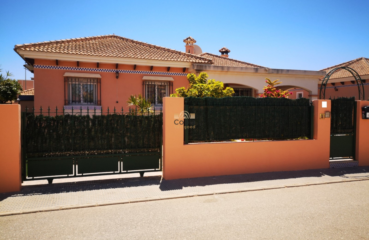 Resale - Villa - Los Montesinos - Los Montesinos - Urb. La Herrada