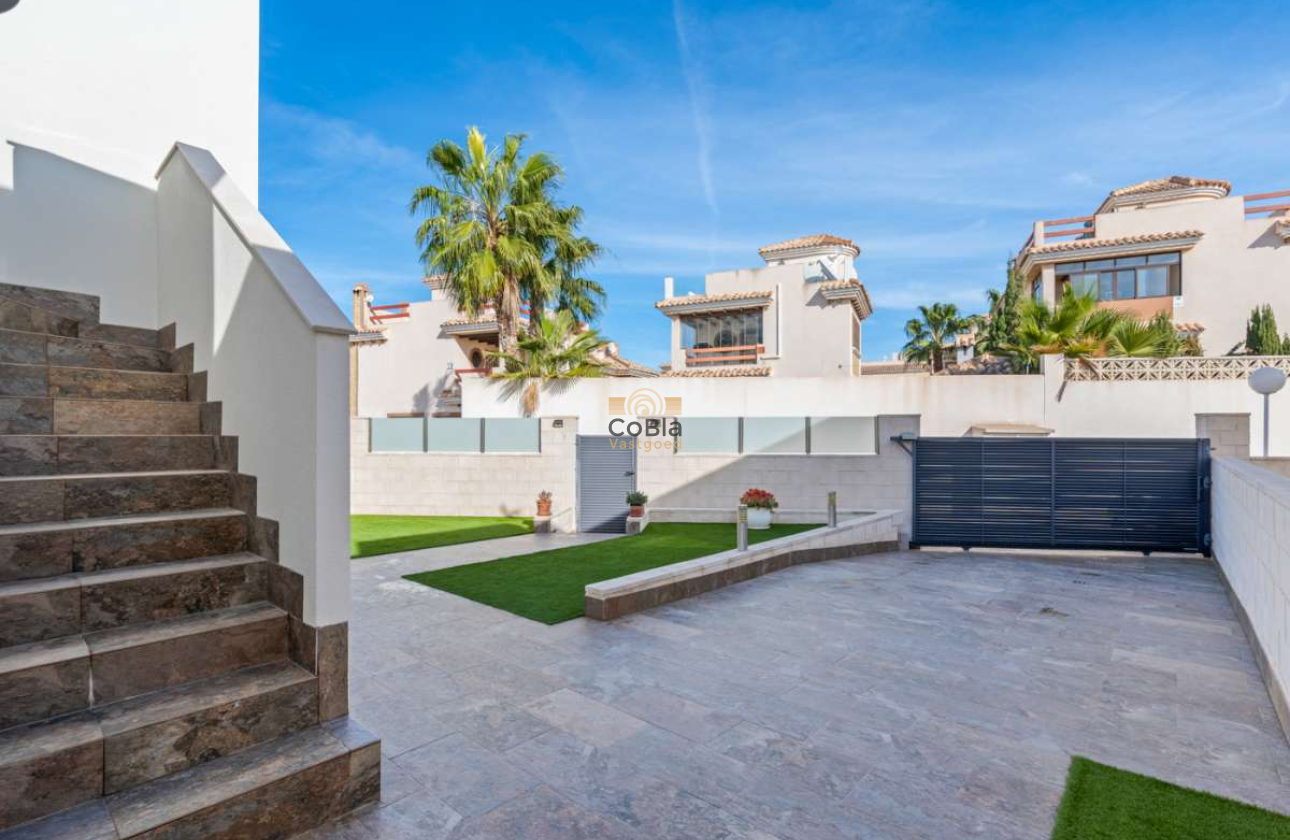 Resale - Villa - Villamartín