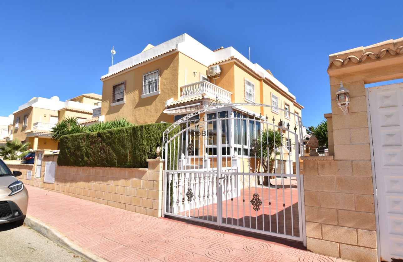 Resale - Townhouse - Ciudad Quesada - Lo Marabú