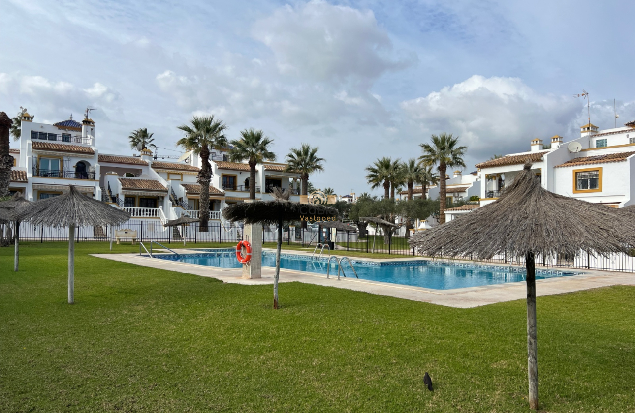 Wiederverkauf - House - Orihuela Costa - Villamartín