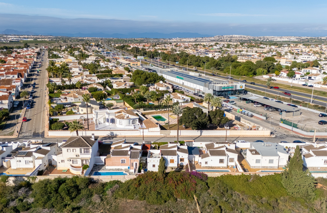 Revente - Detached Villa - Torrevieja - Urbanización San Luis